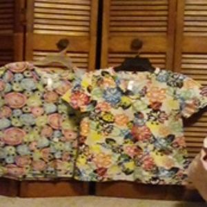 Medium Scrub tops (Peaches)